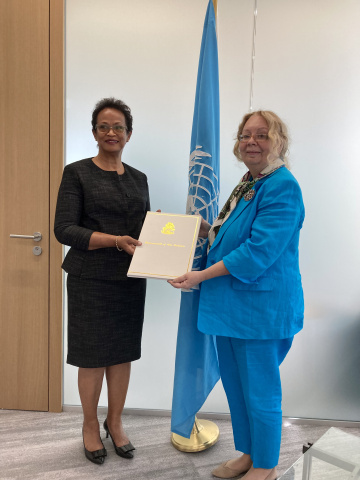New Permanent Representative of the Bahamas, H.E. Patricia Ann Hermanns presents credentials to the Director-General
