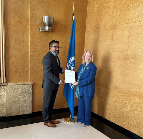 New Permanent Representative of the United Kingdom of Great Britain and Northern Ireland Presents Credentials to the Director-General of the United Nations Office at Geneva