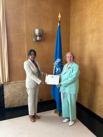La nouvelle Représentante permanente du Suriname présente ses lettres de créance  Mme Aashna Wandani Kanhai a présenté aujourd’hui à Mme Tatiana Valovaya, Directrice générale de l’Office des Nations Unies à Genève, les pouvoirs l’accréditant comme Représentante permanente de la République du Suriname auprès de l’Office.  Avant cette nomination, Mme Kanhai était, depuis 2025, Secrétaire générale de l’Alliance française au Suriname et chargée de cours à la faculté des sciences sociales de l’Université Anton d