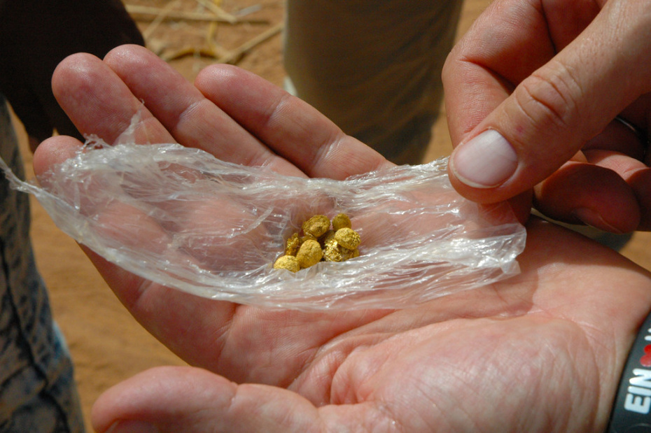  © UNICEF/Claudia Berger A sample of gold taken from a mine.